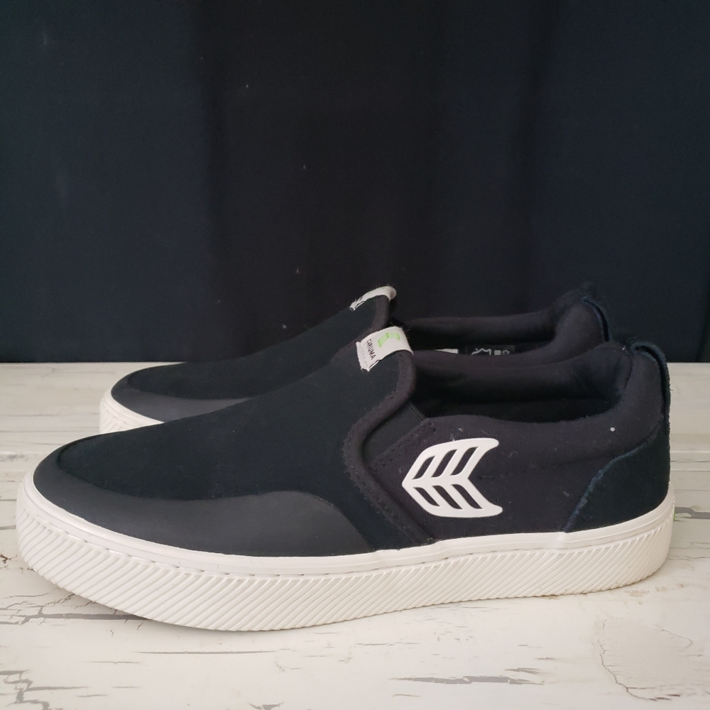 Cariuma Slip-On Sneakers in Black - Women's size 7 or Men's 5.5